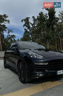 Внедорожник / Кроссовер Porsche Cayenne 2016 в 