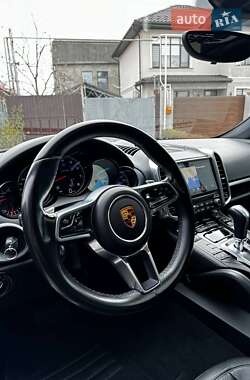Внедорожник / Кроссовер Porsche Cayenne 2017 в 