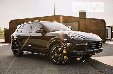 Внедорожник / Кроссовер Porsche Cayenne 2015 в Киеве