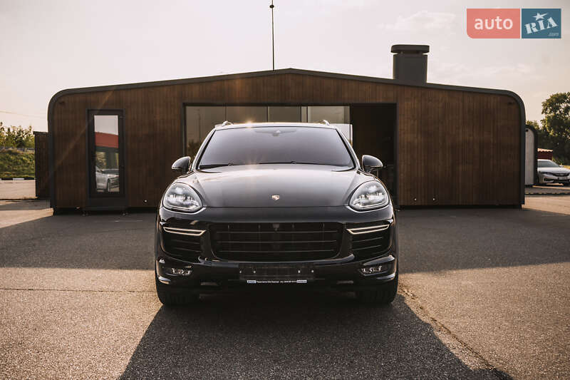 Внедорожник / Кроссовер Porsche Cayenne 2015 в Киеве