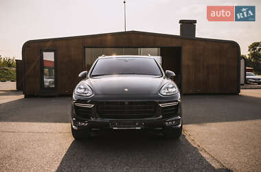 Внедорожник / Кроссовер Porsche Cayenne 2015 в 