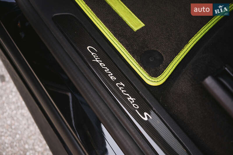 Внедорожник / Кроссовер Porsche Cayenne 2015 в Киеве