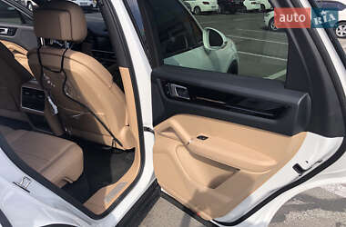 Внедорожник / Кроссовер Porsche Cayenne 2019 в 
