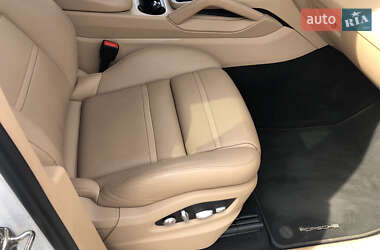 Внедорожник / Кроссовер Porsche Cayenne 2019 в 