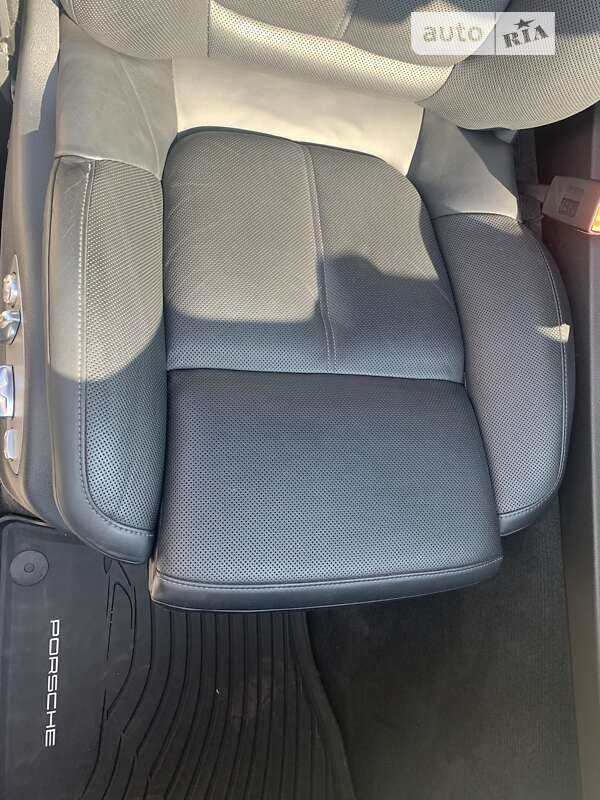 Внедорожник / Кроссовер Porsche Cayenne 2013 в Коростене