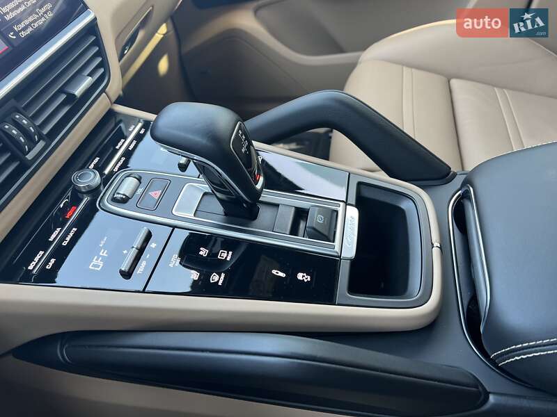 Внедорожник / Кроссовер Porsche Cayenne 2018 в Запорожье