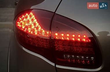 Позашляховик / Кросовер Porsche Cayenne 2012 в 