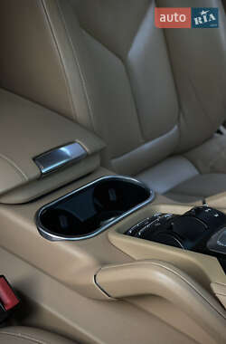 Позашляховик / Кросовер Porsche Cayenne 2012 в 
