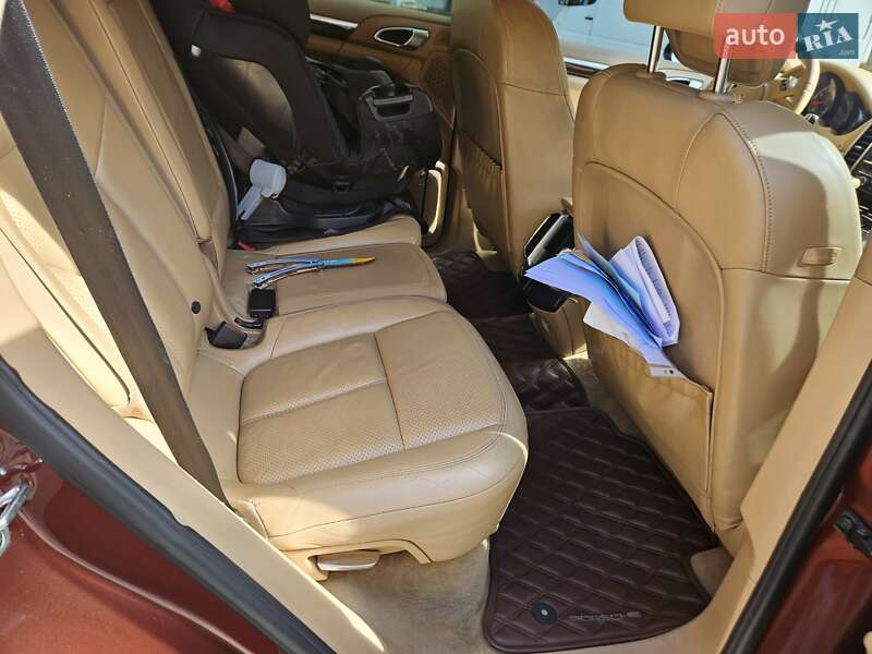 Позашляховик / Кросовер Porsche Cayenne 2012 в Києві