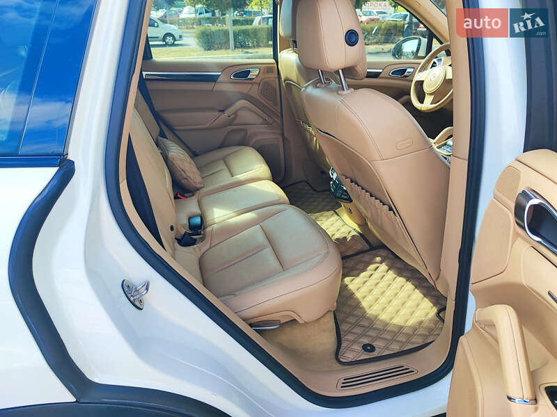 Позашляховик / Кросовер Porsche Cayenne 2011 в Петропавлівській Борщагівці фото 12 Позашляховик / Кросовер Porsche Cayenne 2011 в Петропавлівській Борщагівці