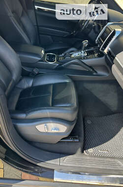 Внедорожник / Кроссовер Porsche Cayenne 2011 в 