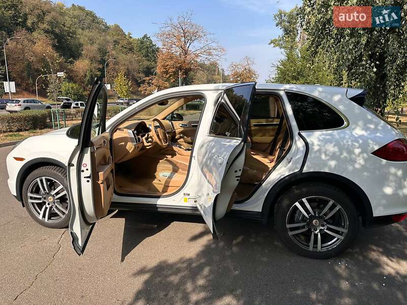 Внедорожник / Кроссовер Porsche Cayenne 2014 в Киеве
