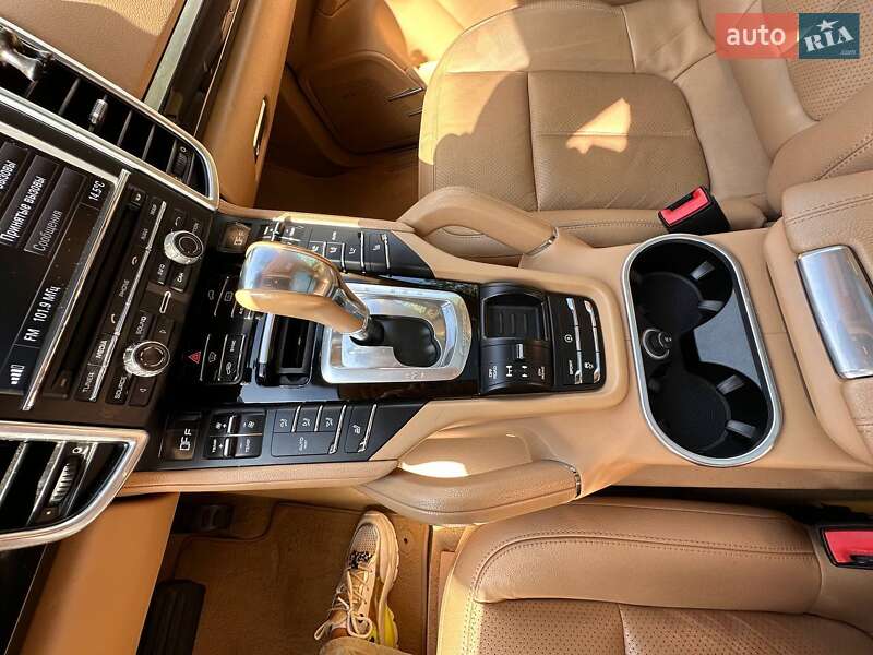 Внедорожник / Кроссовер Porsche Cayenne 2014 в Киеве
