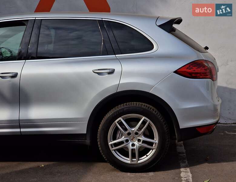 Позашляховик / Кросовер Porsche Cayenne 2012 в Одесі