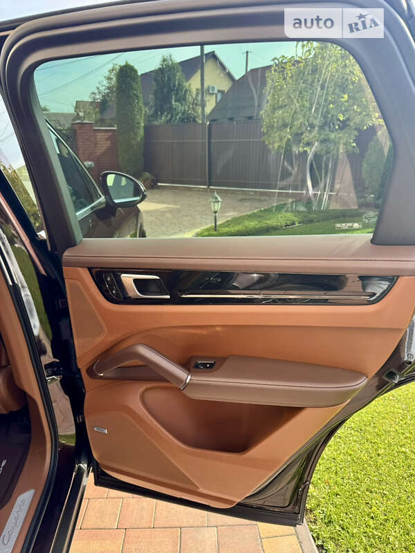 Внедорожник / Кроссовер Porsche Cayenne 2018 в Черновцах