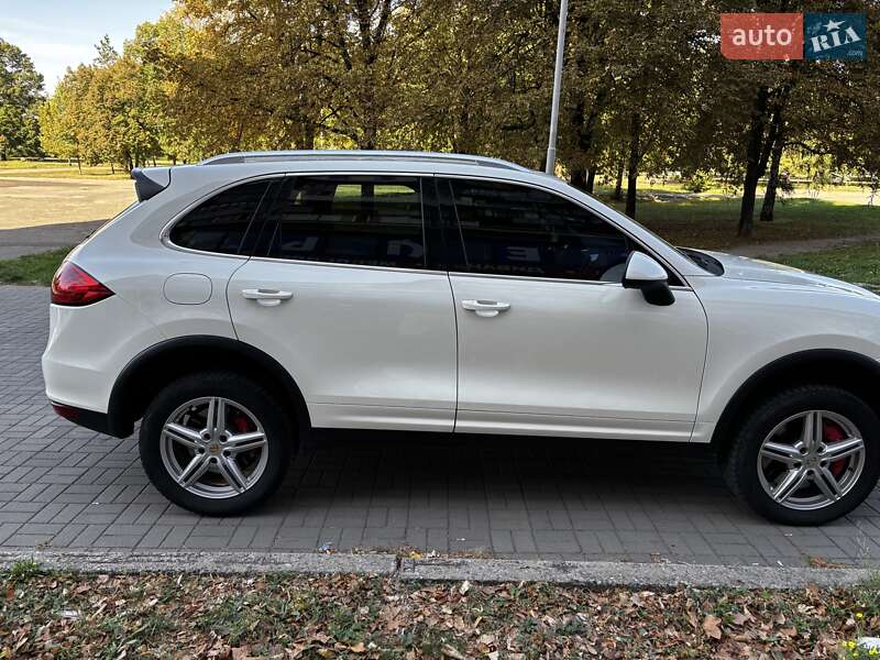 Позашляховик / Кросовер Porsche Cayenne 2010 в Запоріжжі