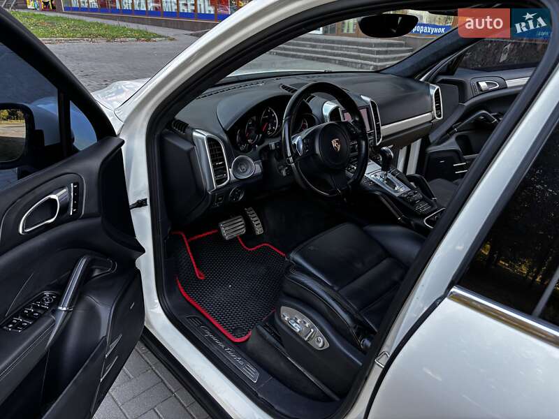 Позашляховик / Кросовер Porsche Cayenne 2010 в Запоріжжі