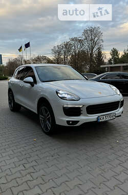 Внедорожник / Кроссовер Porsche Cayenne 2015 в Киеве