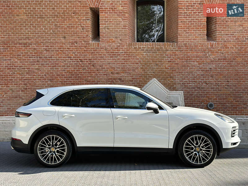 Позашляховик / Кросовер Porsche Cayenne 2017 в Львові