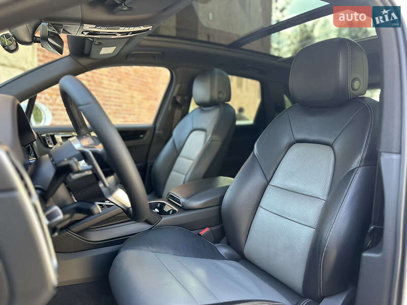 Позашляховик / Кросовер Porsche Cayenne 2017 в Львові