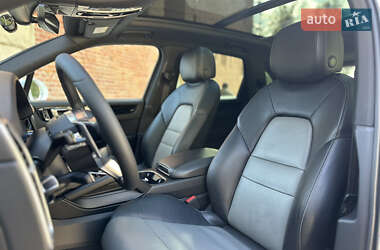 Внедорожник / Кроссовер Porsche Cayenne 2017 в 