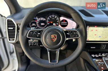 Внедорожник / Кроссовер Porsche Cayenne 2017 в 