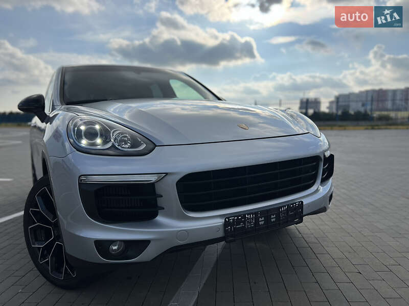 Позашляховик / Кросовер Porsche Cayenne 2015 в Одесі
