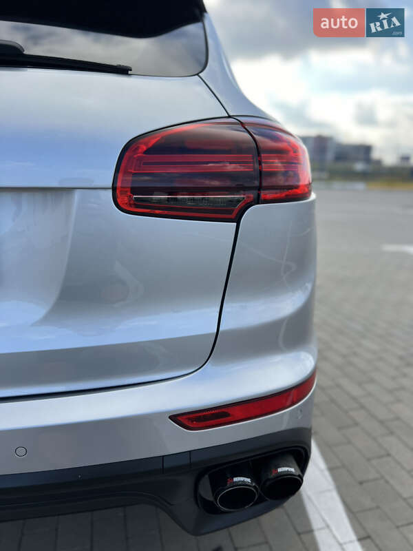 Позашляховик / Кросовер Porsche Cayenne 2015 в Одесі