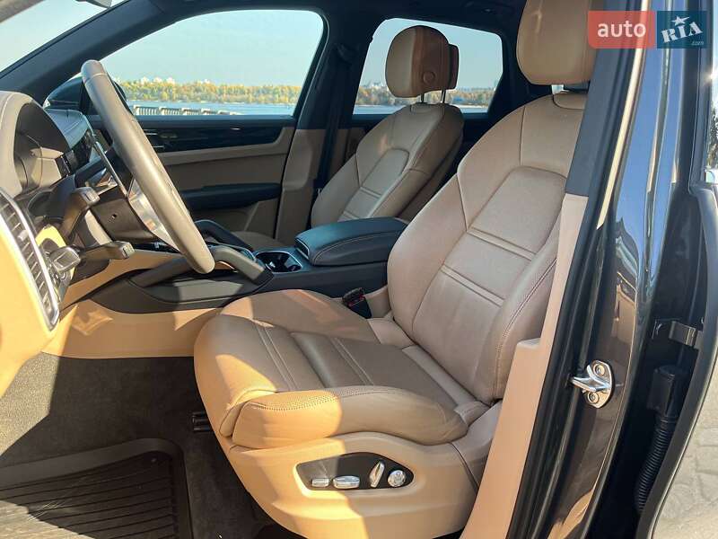 Внедорожник / Кроссовер Porsche Cayenne 2020 в Киеве