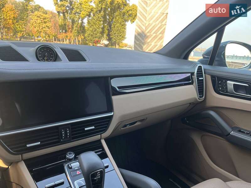 Внедорожник / Кроссовер Porsche Cayenne 2020 в Киеве