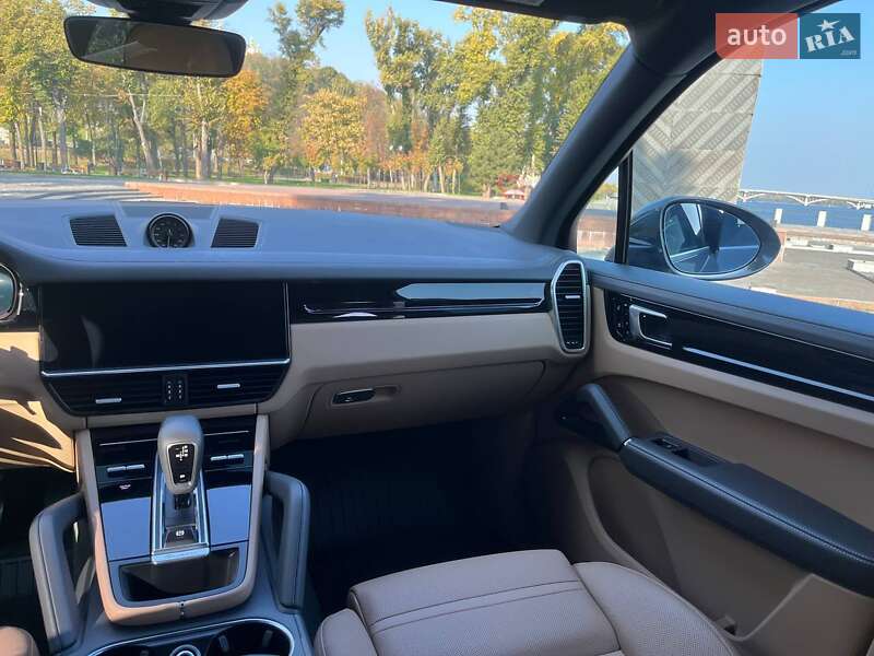 Внедорожник / Кроссовер Porsche Cayenne 2020 в Киеве