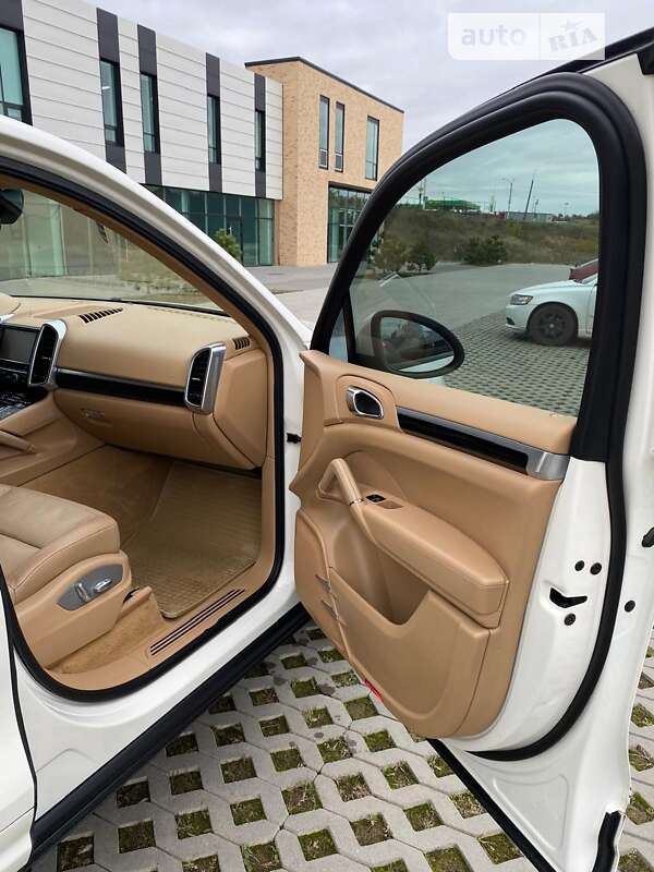 Позашляховик / Кросовер Porsche Cayenne 2011 в Хмельницькому
