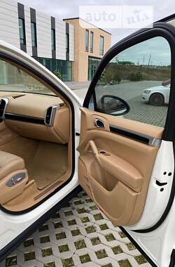 Внедорожник / Кроссовер Porsche Cayenne 2011 в 