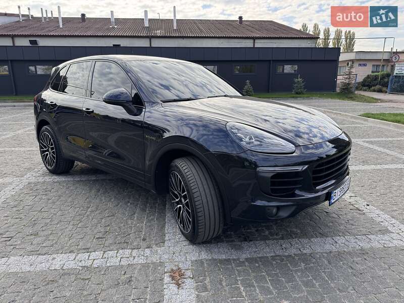 Внедорожник / Кроссовер Porsche Cayenne 2016 в Пирятине