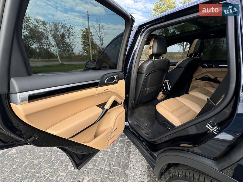 Внедорожник / Кроссовер Porsche Cayenne 2016 в Пирятине