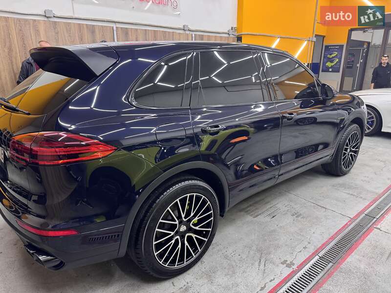 Внедорожник / Кроссовер Porsche Cayenne 2016 в Пирятине