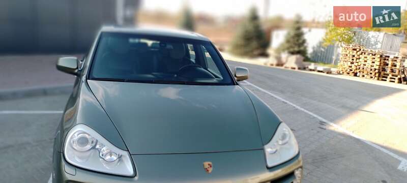 Позашляховик / Кросовер Porsche Cayenne 2008 в Чернівцях