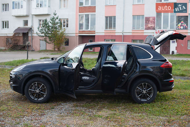 Внедорожник / Кроссовер Porsche Cayenne 2015 в Долине