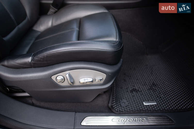 Внедорожник / Кроссовер Porsche Cayenne 2015 в Долине