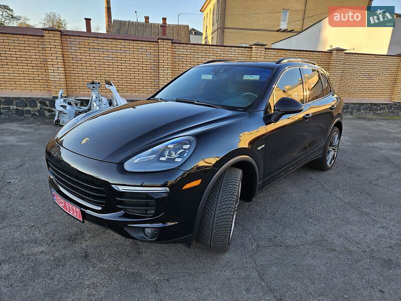 Внедорожник / Кроссовер Porsche Cayenne 2015 в Владимир-Волынском