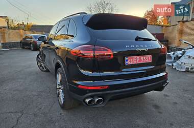 Внедорожник / Кроссовер Porsche Cayenne 2015 в Владимир-Волынском