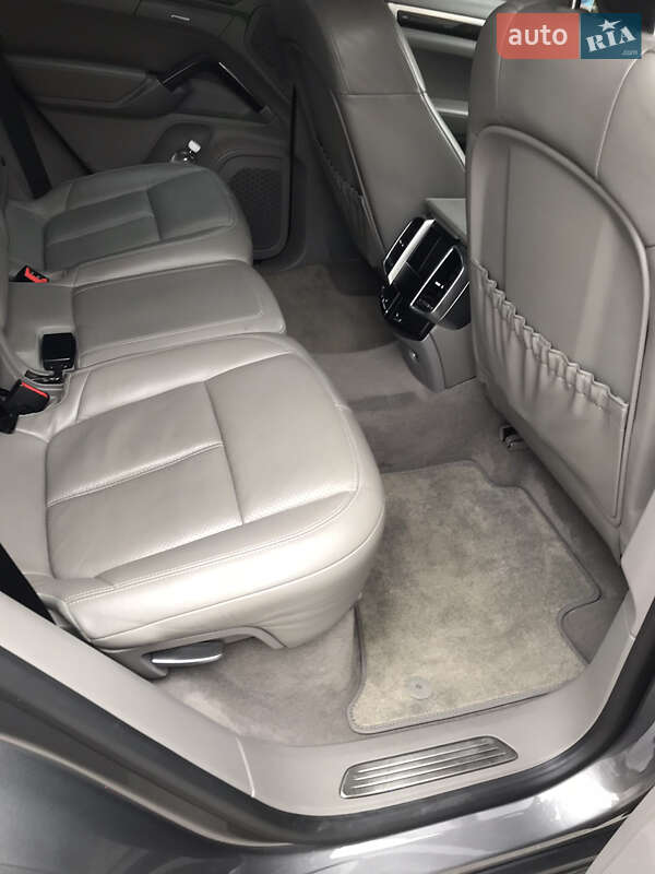 Внедорожник / Кроссовер Porsche Cayenne 2013 в Днепре