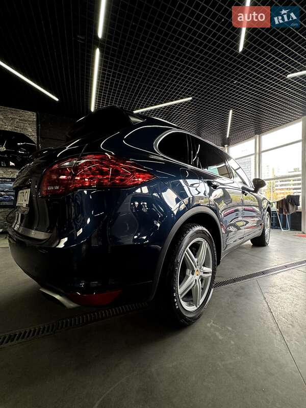 Внедорожник / Кроссовер Porsche Cayenne 2013 в Киеве