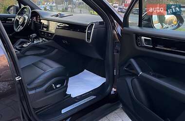 Внедорожник / Кроссовер Porsche Cayenne 2018 в 