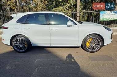 Позашляховик / Кросовер Porsche Cayenne 2018 в 