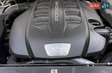 Внедорожник / Кроссовер Porsche Cayenne 2012 в 