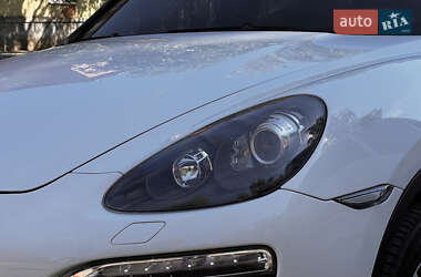 Внедорожник / Кроссовер Porsche Cayenne 2012 в 
