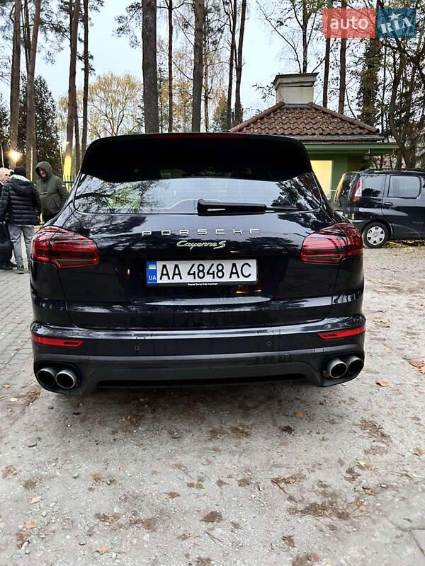 Внедорожник / Кроссовер Porsche Cayenne 2016 в Киеве