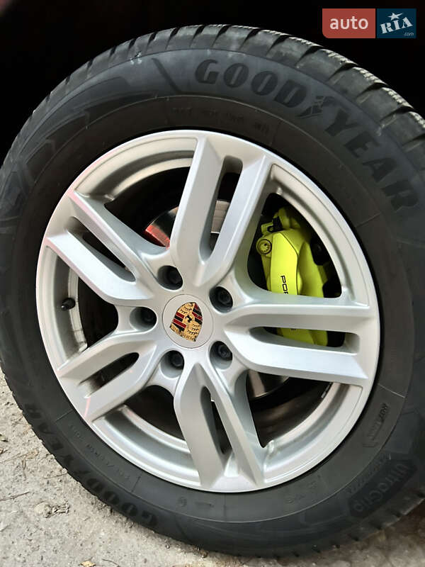 Внедорожник / Кроссовер Porsche Cayenne 2016 в Киеве