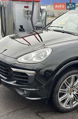 Внедорожник / Кроссовер Porsche Cayenne 2015 в 